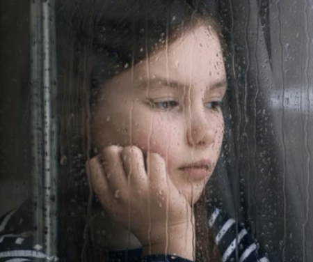 « De l&rsquo;hyperactivité à la dissociation : Quand la violence brise les mécanismes de défense »